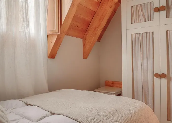 Saplan Real Estate Sarraera בקתה